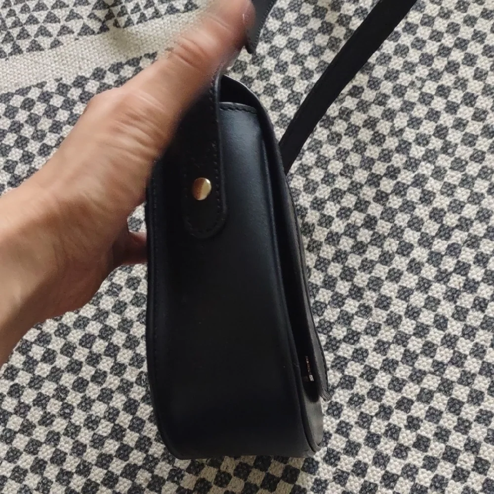 A.P.C. Betty Bag Black Leather Crossbody Bag - Picture 6 of 9